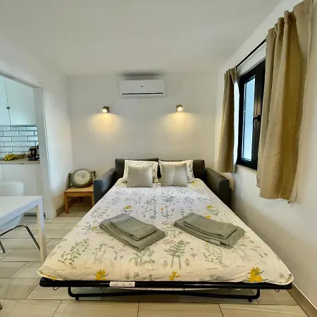 The Olive Tree Centre Апартаменты *